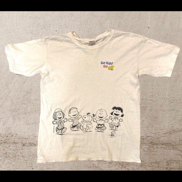 Vintage Peanuts t-shirt with Charlie and the gang - Picture 1 of 1